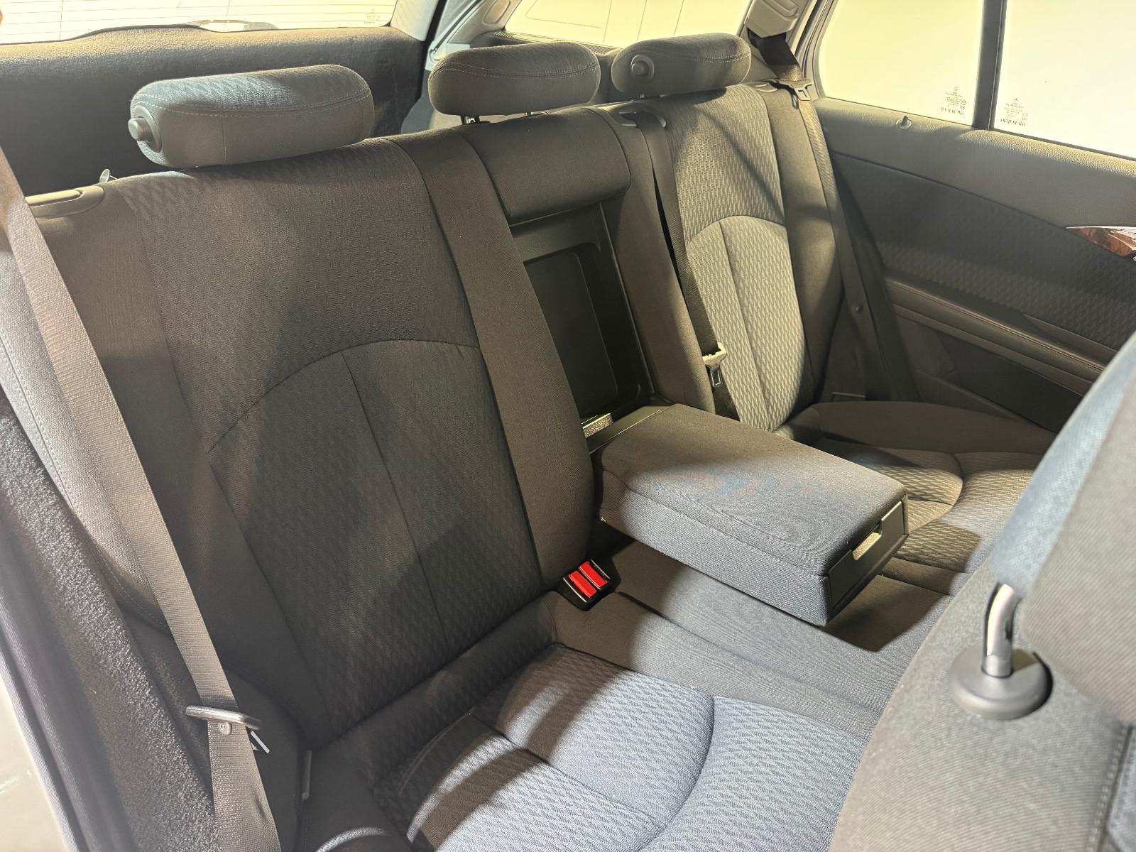 Mercedes-Benz E200 2004 — photo 18