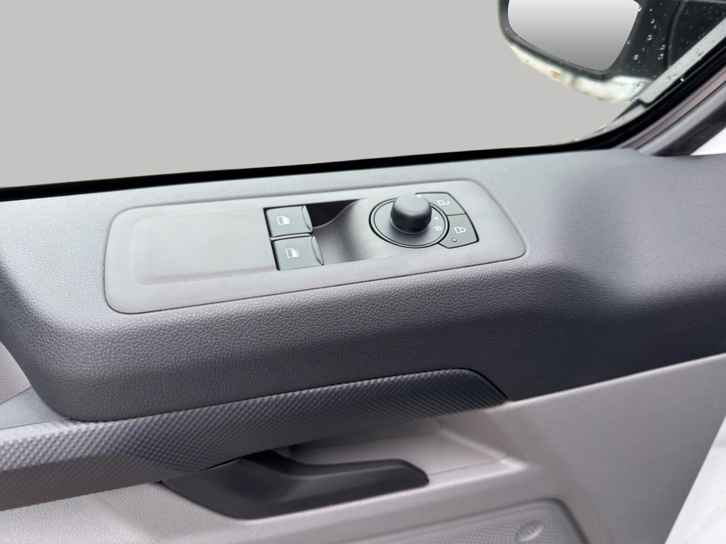 Fahrzeugabbildung Ford Transit Custom Kasten 320 L1 Trend FWD Plug-in H