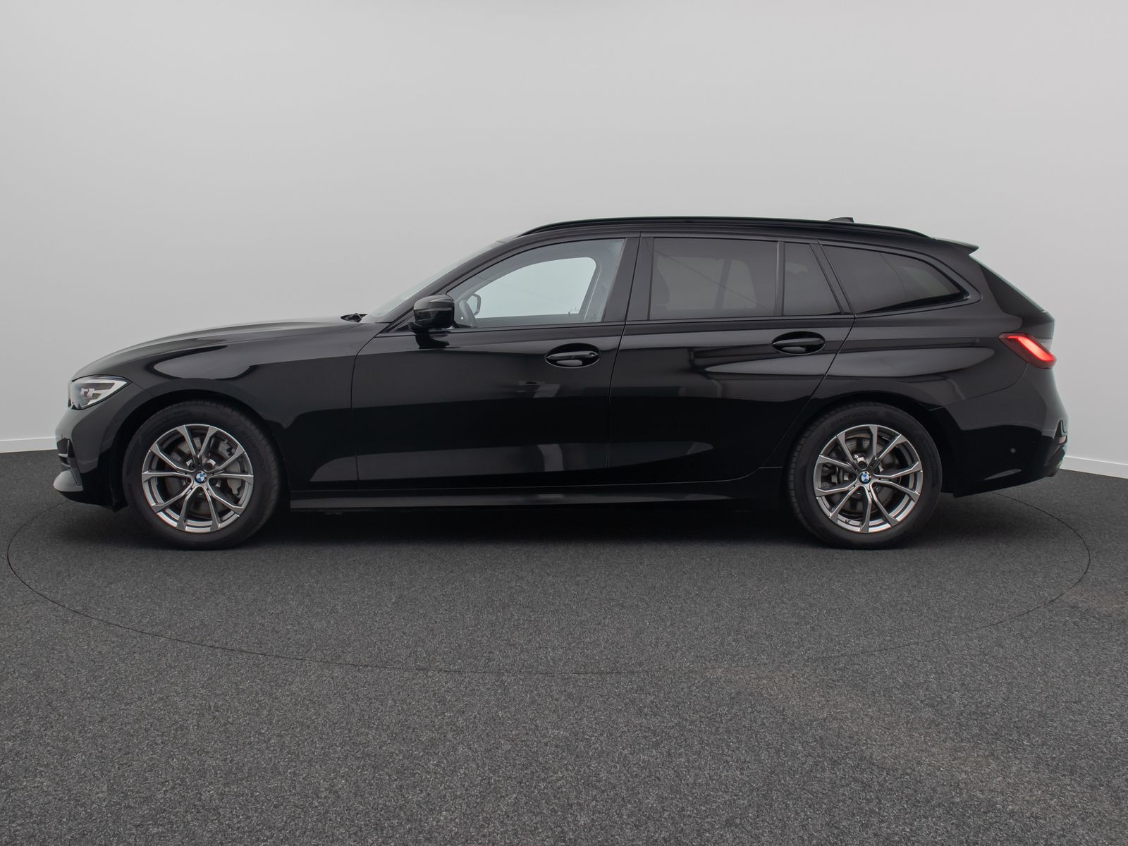 Fahrzeugabbildung BMW 330i Sport Line Panorama Kamera DAB H/K Stop&Go