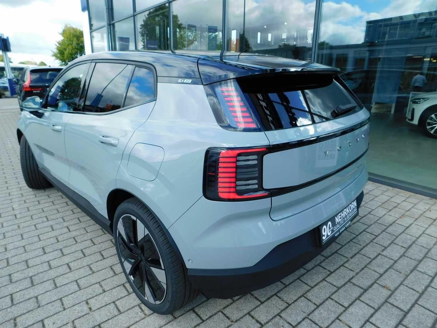 Fahrzeugabbildung Volvo EX30 Twin Motor Performance AWD Plus