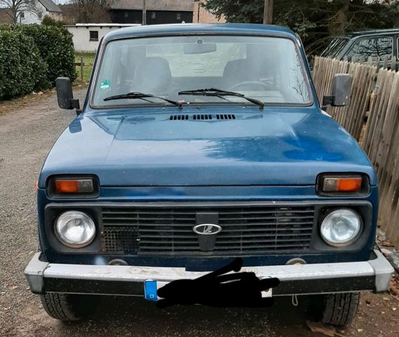 Lada Niva zum Wiederaufbau