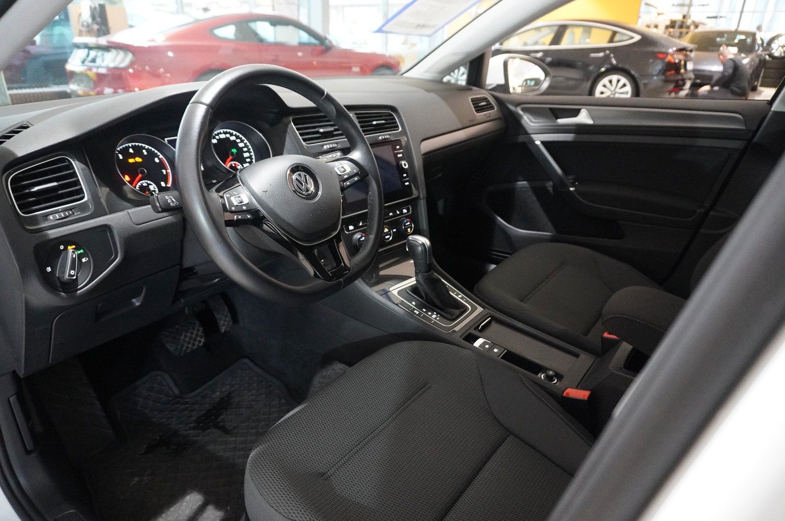 Fahrzeugabbildung Volkswagen Golf VII VARI. 1.5 TGI COMFORT. DSG NAVI/LED/ACC