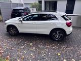 Mercedes-Benz GLA 180 - PANO Schiebedach, AHK, Xenon, Kamera - Mercedes-Benz GLA-Klasse Gebrauchtwagen in Düsseldorf