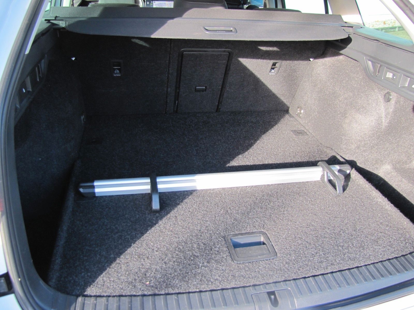 Fahrzeugabbildung SKODA Octavia Combi Tour 2.0 TDI DSG, Standheizung