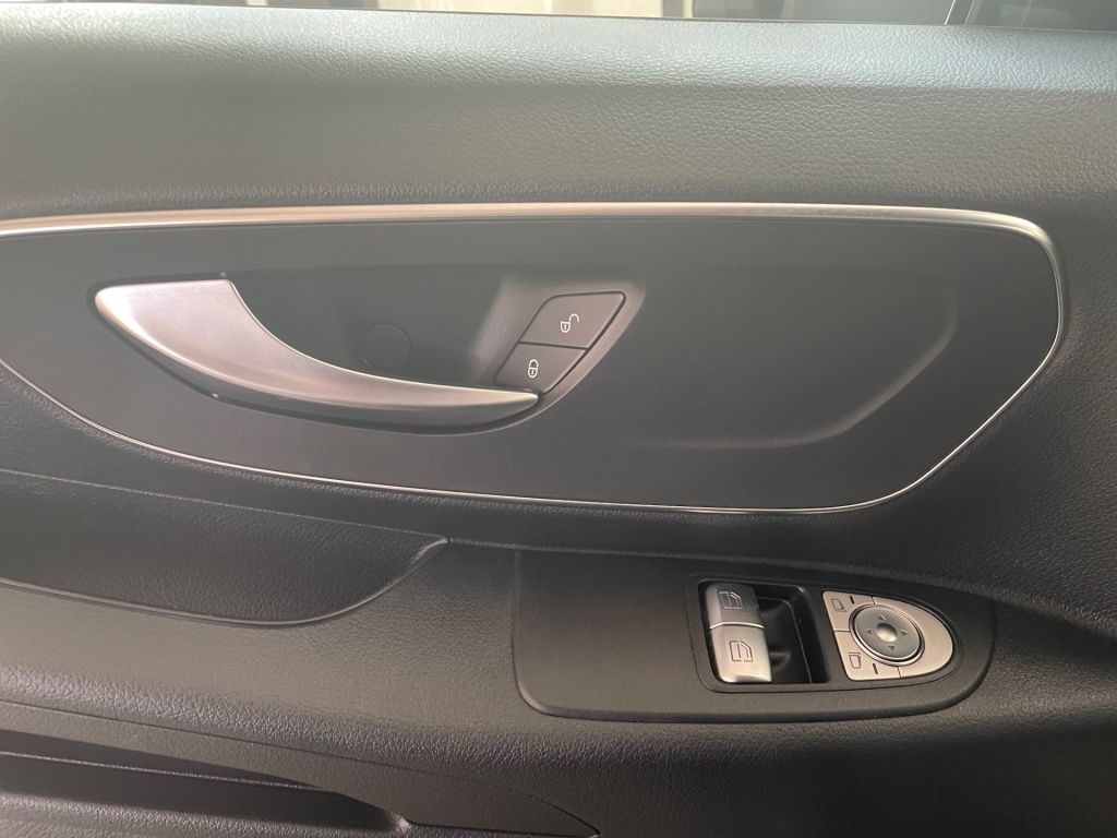 Fahrzeugabbildung Mercedes-Benz Vito 116 Mixto PRO kompakt 5 Sitze LED 2xST PTS