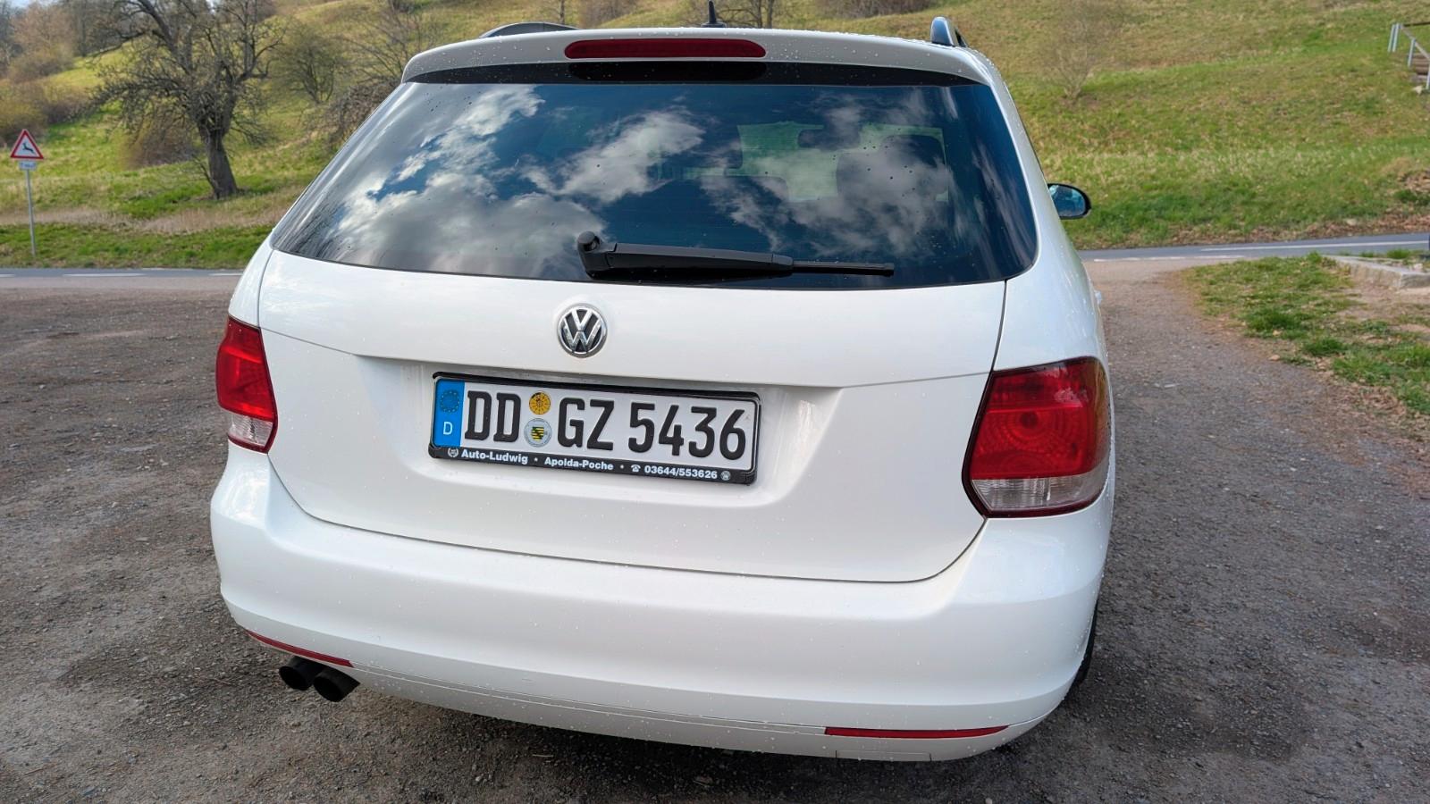 Volkswagen Golf 2012 — interior