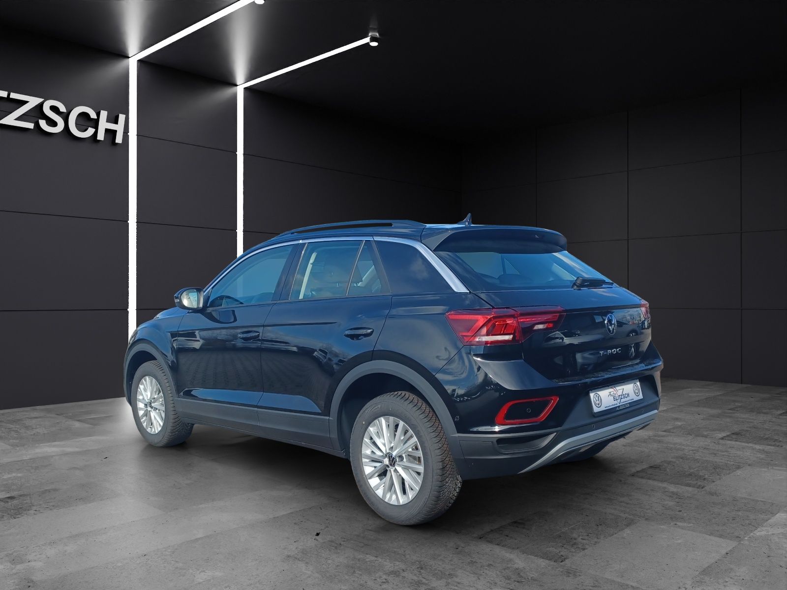 Fahrzeugabbildung Volkswagen T-Roc TSI Life LED CarPlay AID ACC RFK SH LM