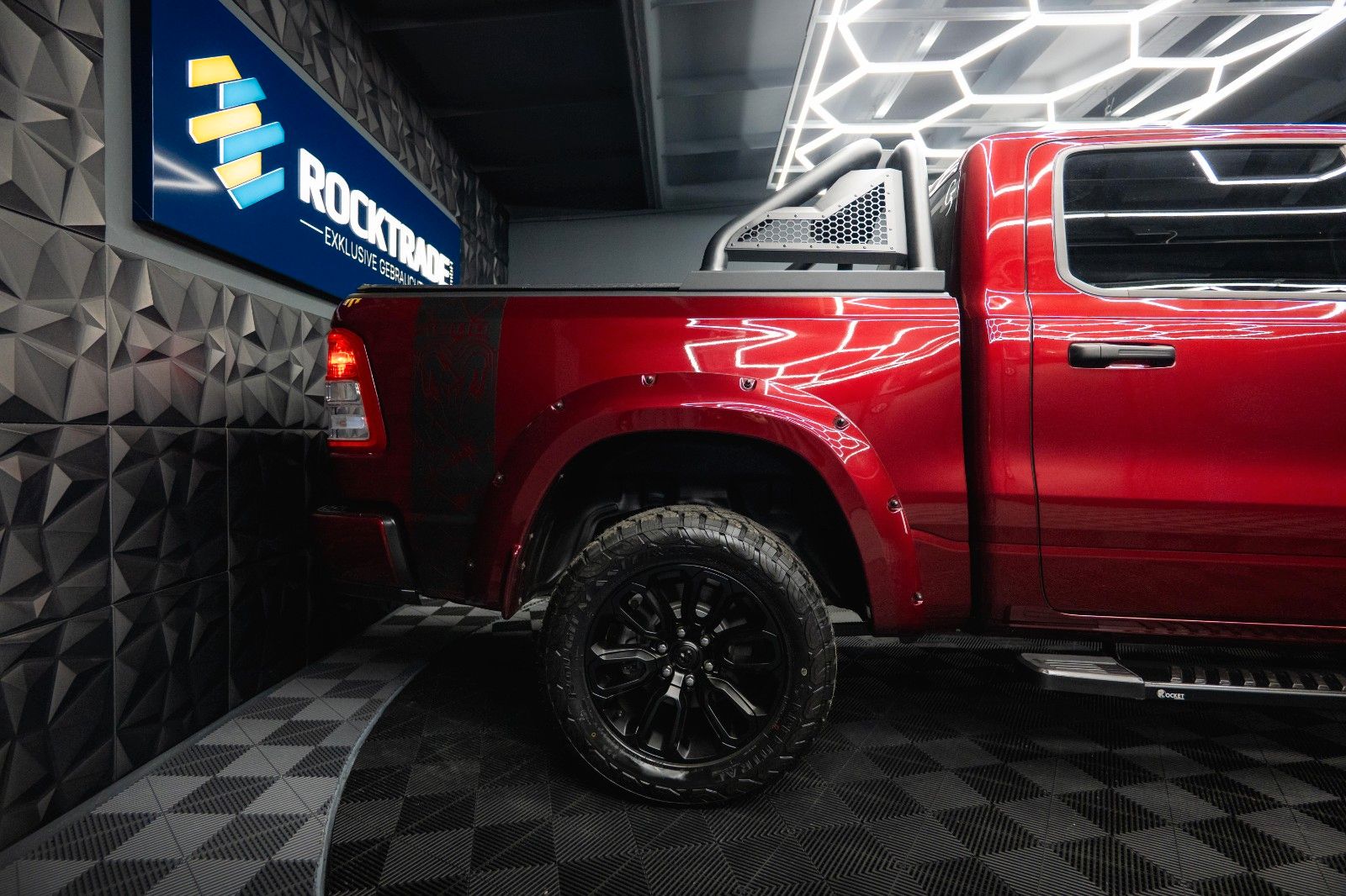 Fahrzeugabbildung Dodge RAM 5.7 V8 HEMI 4x4 OFFROAD NIGHT-Edition LED