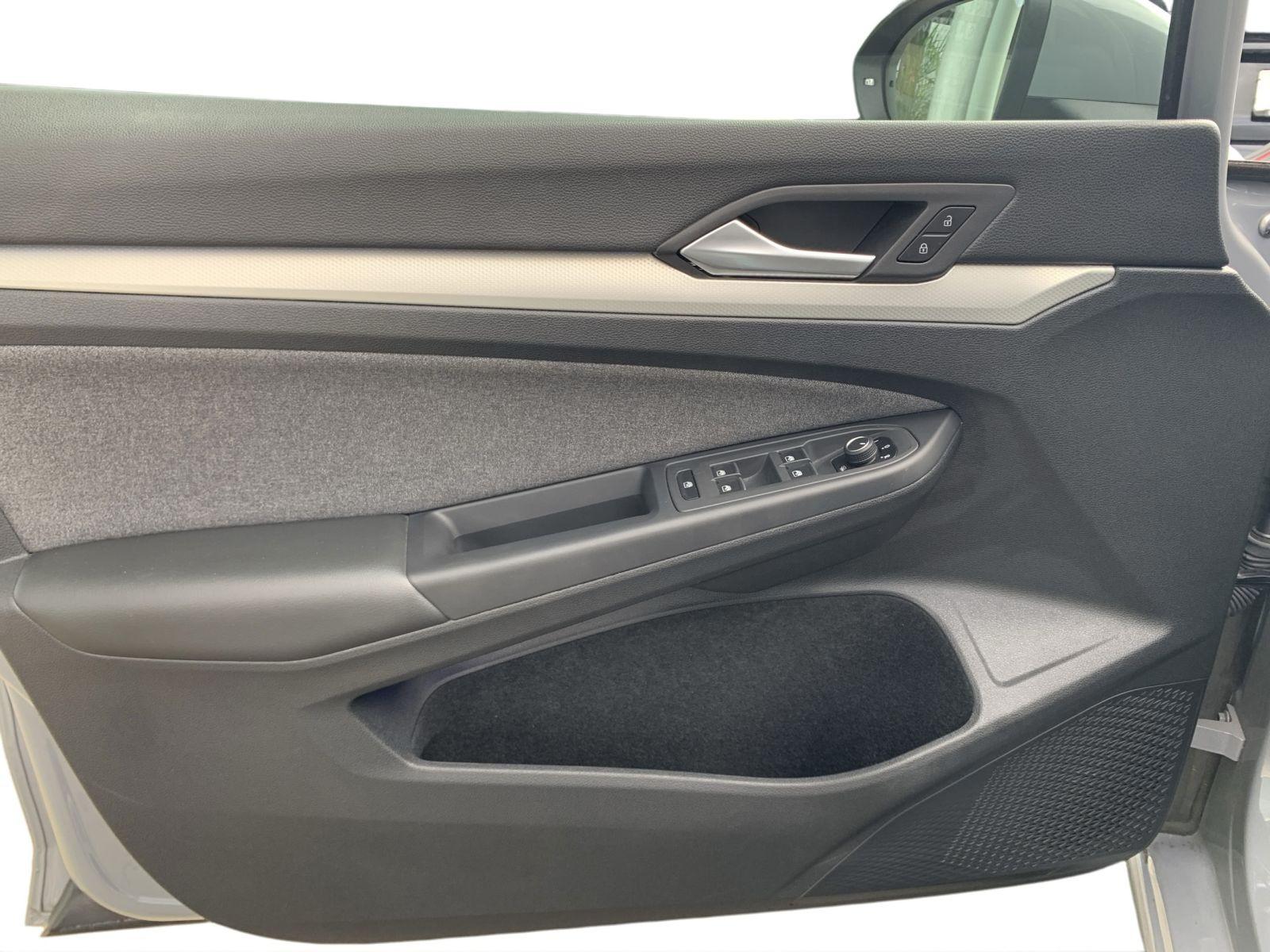 Volkswagen Golf VIII MOVE 1.0 TSI +LED+APP+DCP+KAMERA+NAVI+, миниатюра 9
