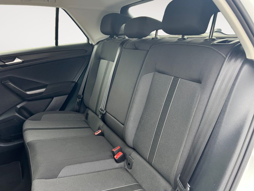 Fahrzeugabbildung Volkswagen T-Roc 1.5 TSI Life AHZV Standheizung