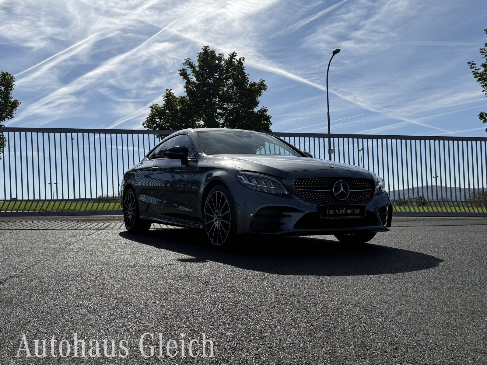 Fahrzeugabbildung Mercedes-Benz C 180 Coupe AMG-Line Interieur/Navi/LED