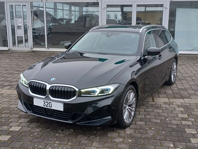 BMW 320d Touring xDrive ACC HUD Matrix Pano AHK Sthz