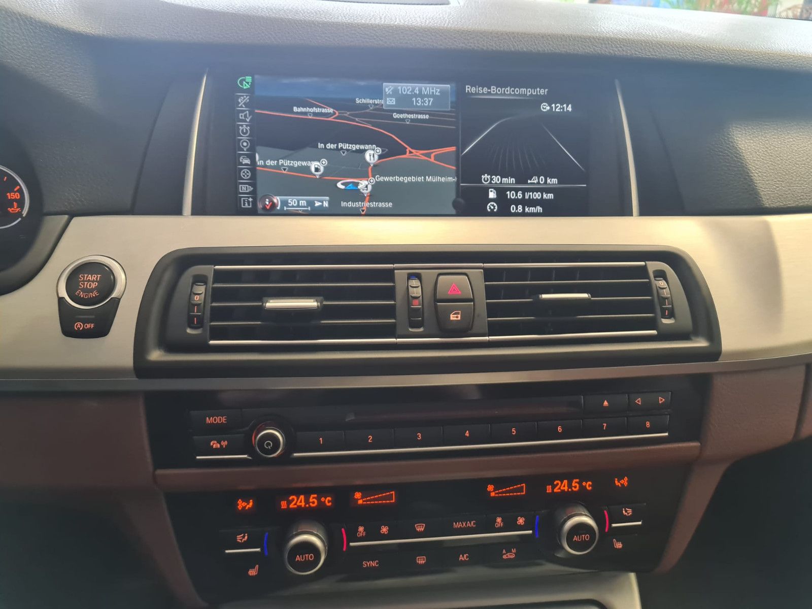 Fahrzeugabbildung BMW 520 d xDrive / AHK / Bi-XENON / LEDER