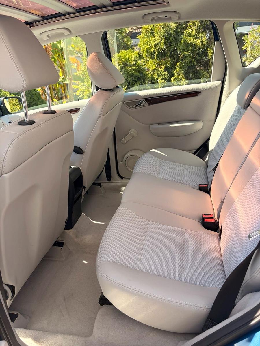 Mercedes-Benz A180 2010 — photo 13