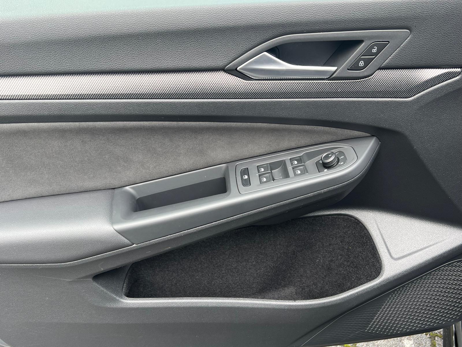 Volkswagen Golf VIII Lim 1.5 TSI R-Line-LED-KAM-NAVI-GARANT, миниатюра 9