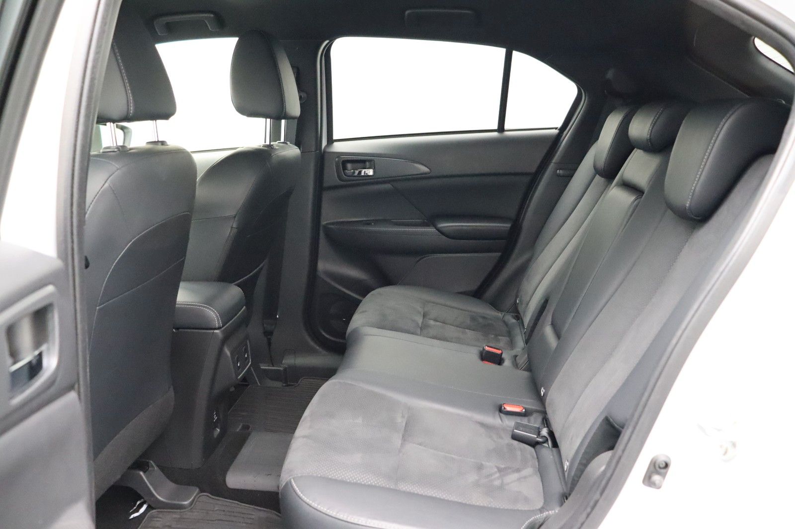 Fahrzeugabbildung Mitsubishi Eclipse Cross Plus Select Black Hybrid 4WD