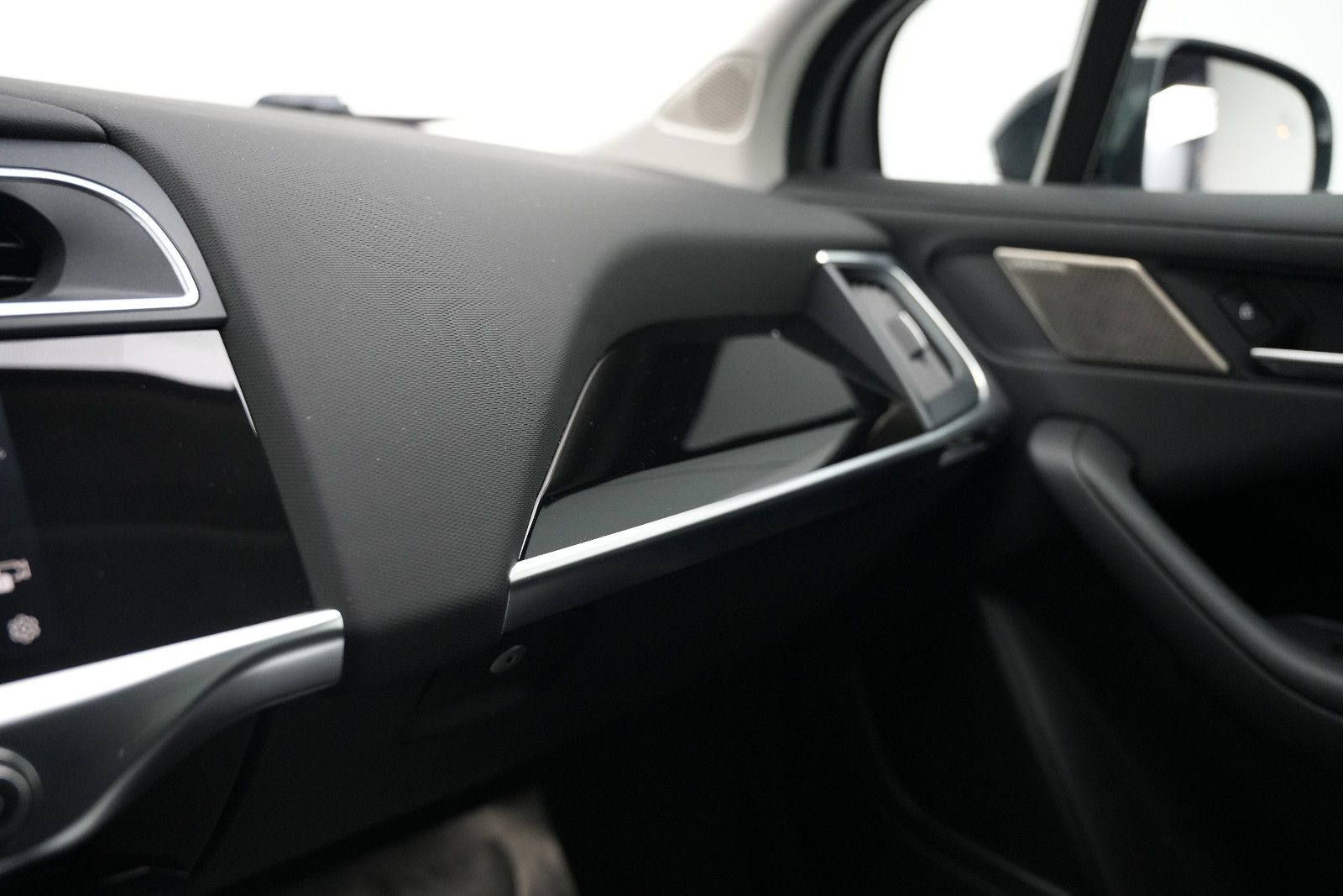 Fahrzeugabbildung Jaguar I-PACE 400 AWD/Black-Pack/CarPlay/MERIDIAN/89,6%