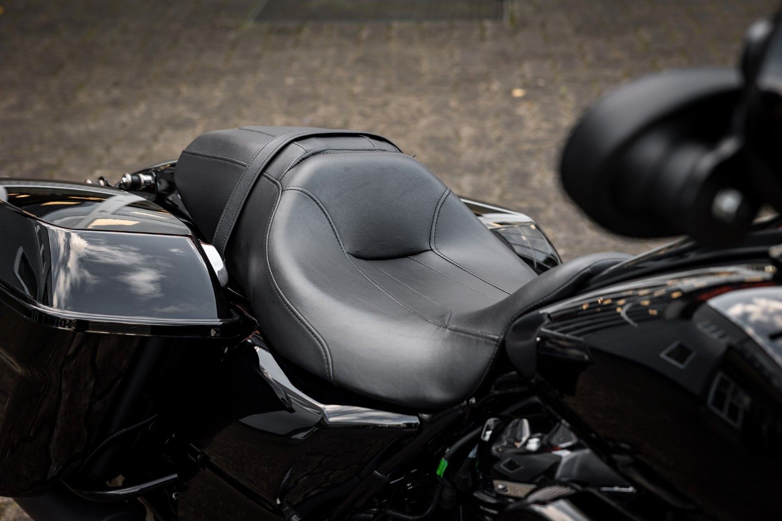 Fahrzeugabbildung Harley-Davidson STREET GLIDE SPECIAL 114 KESSTECH - LAST EDITION