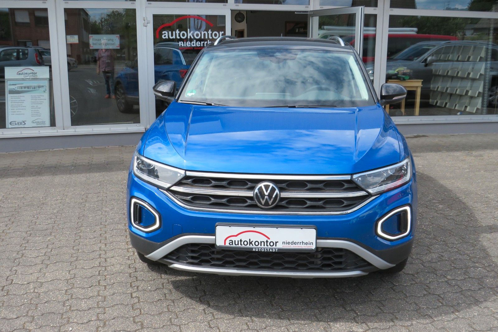 Fahrzeugabbildung Volkswagen T-Roc Style ACC APP MASSAGE SITZH. 17`KAMERA 1.H