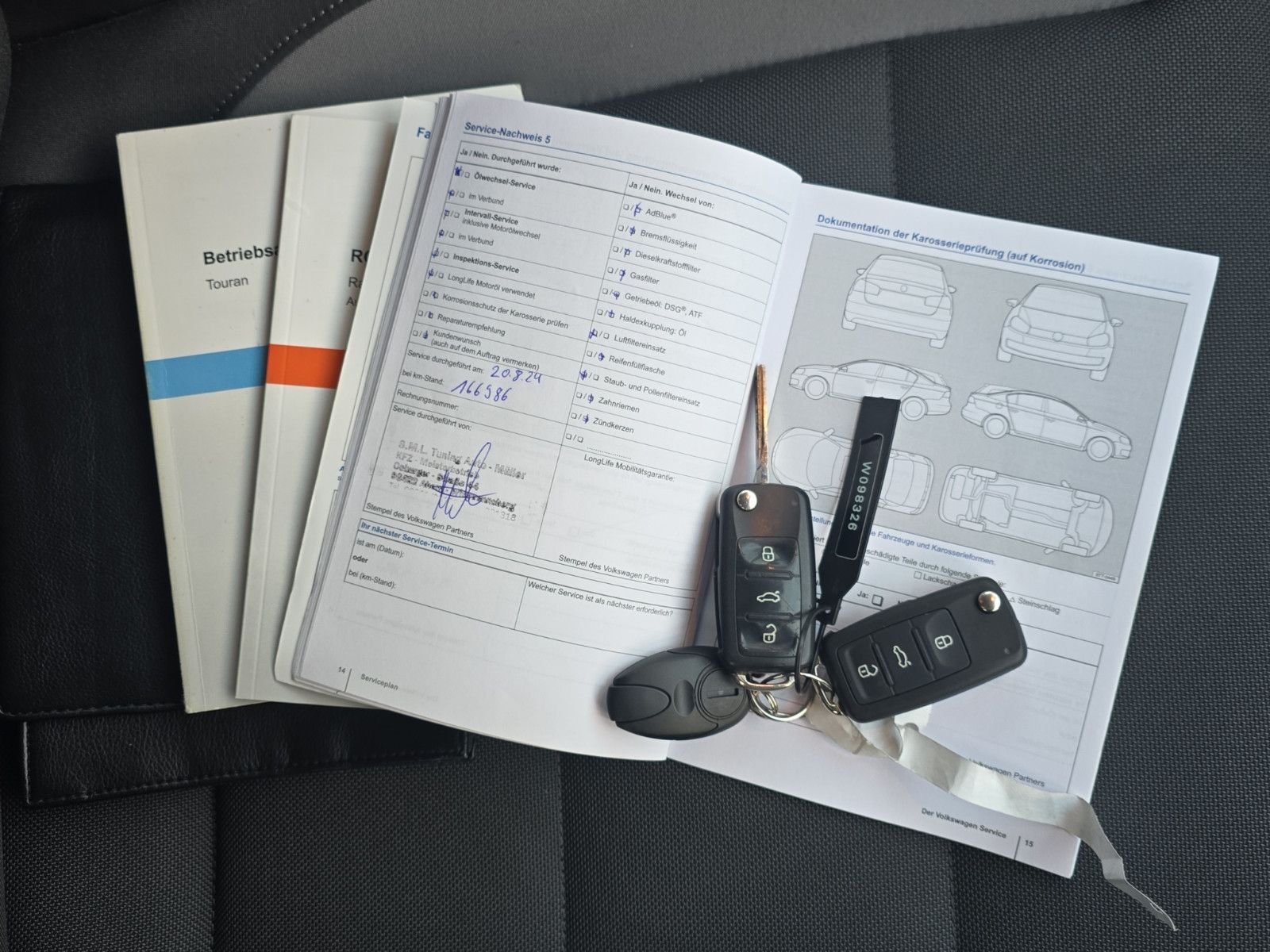 Fahrzeugabbildung Volkswagen Touran Life/DSG/Rückfahrkamera/Automatik/AHK