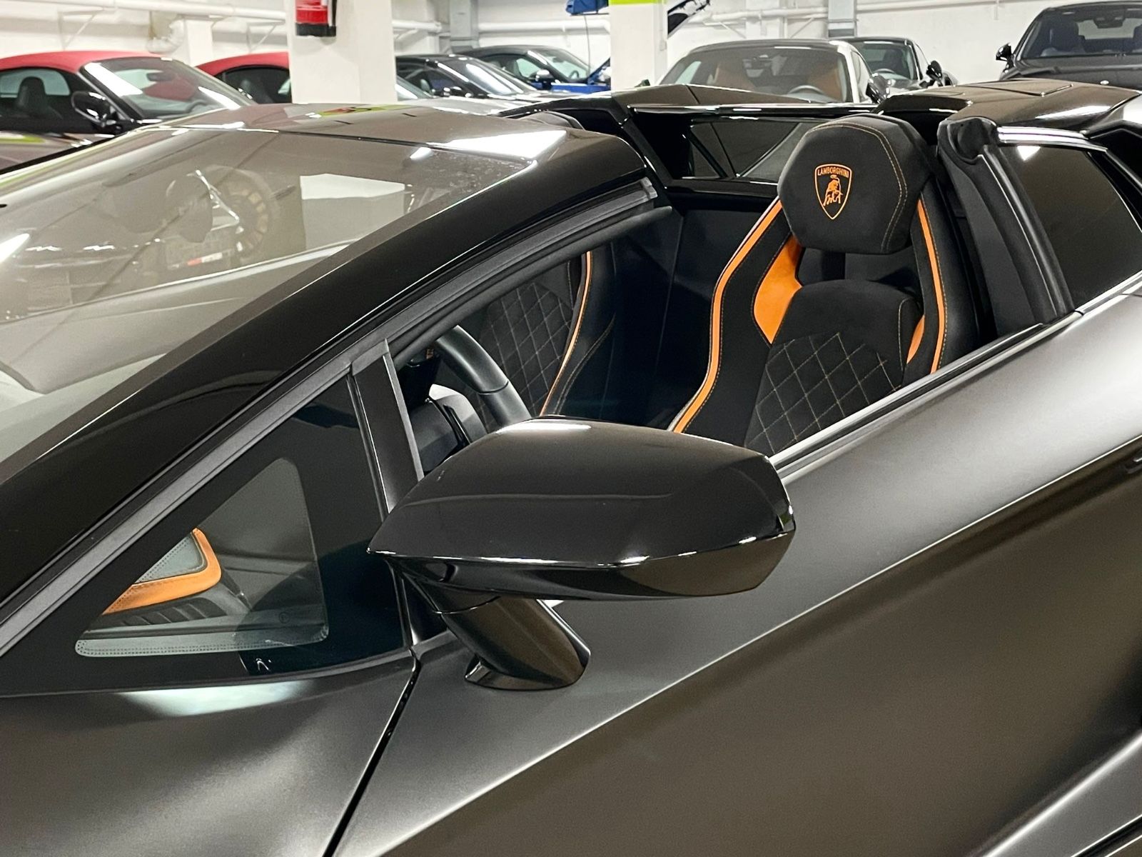 Fahrzeugabbildung Lamborghini AVENTADOR S ROADSTER CARBON LIFT TOPZUSTAND!!!