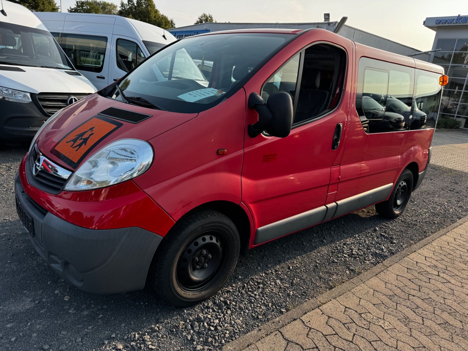 Fahrzeugabbildung Opel Vivaro Kombi Behindertengerecht *8058