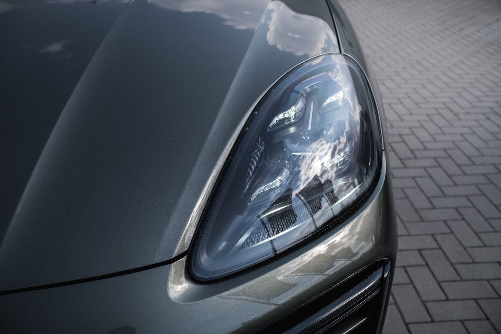 Fahrzeugabbildung Porsche Cayenne Coupe Turbo GT-Burmester-Keramik-1.Hand