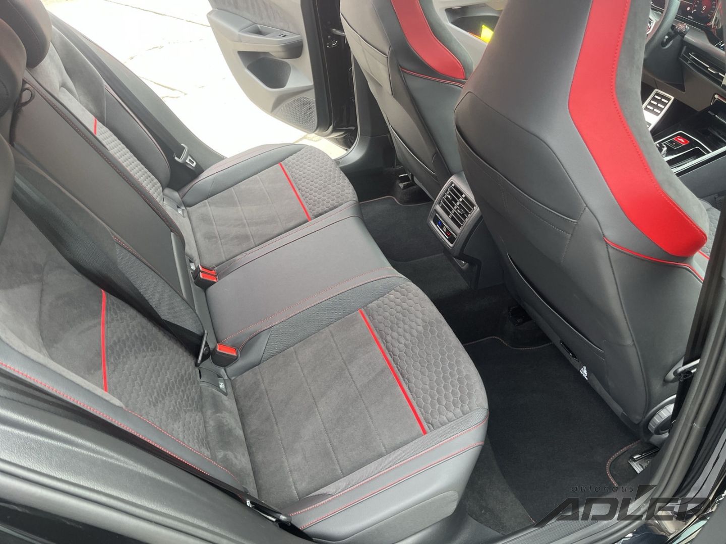 Volkswagen Golf VIII GTI Clubsport 2.0TSI PANO LHZ 8FACH AL foto 13