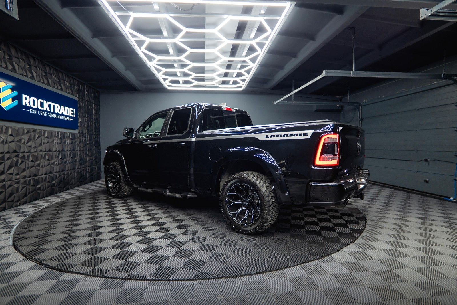 Fahrzeugabbildung Dodge RAM 5.7 V8 HEMI 4x4 Night LARAMIE LONGBED 19%