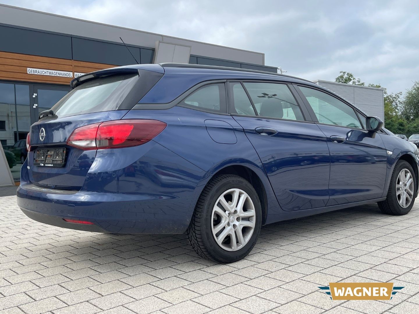 Fahrzeugabbildung Opel Astra Sports Tourer Edition  Abgasreinigung defe