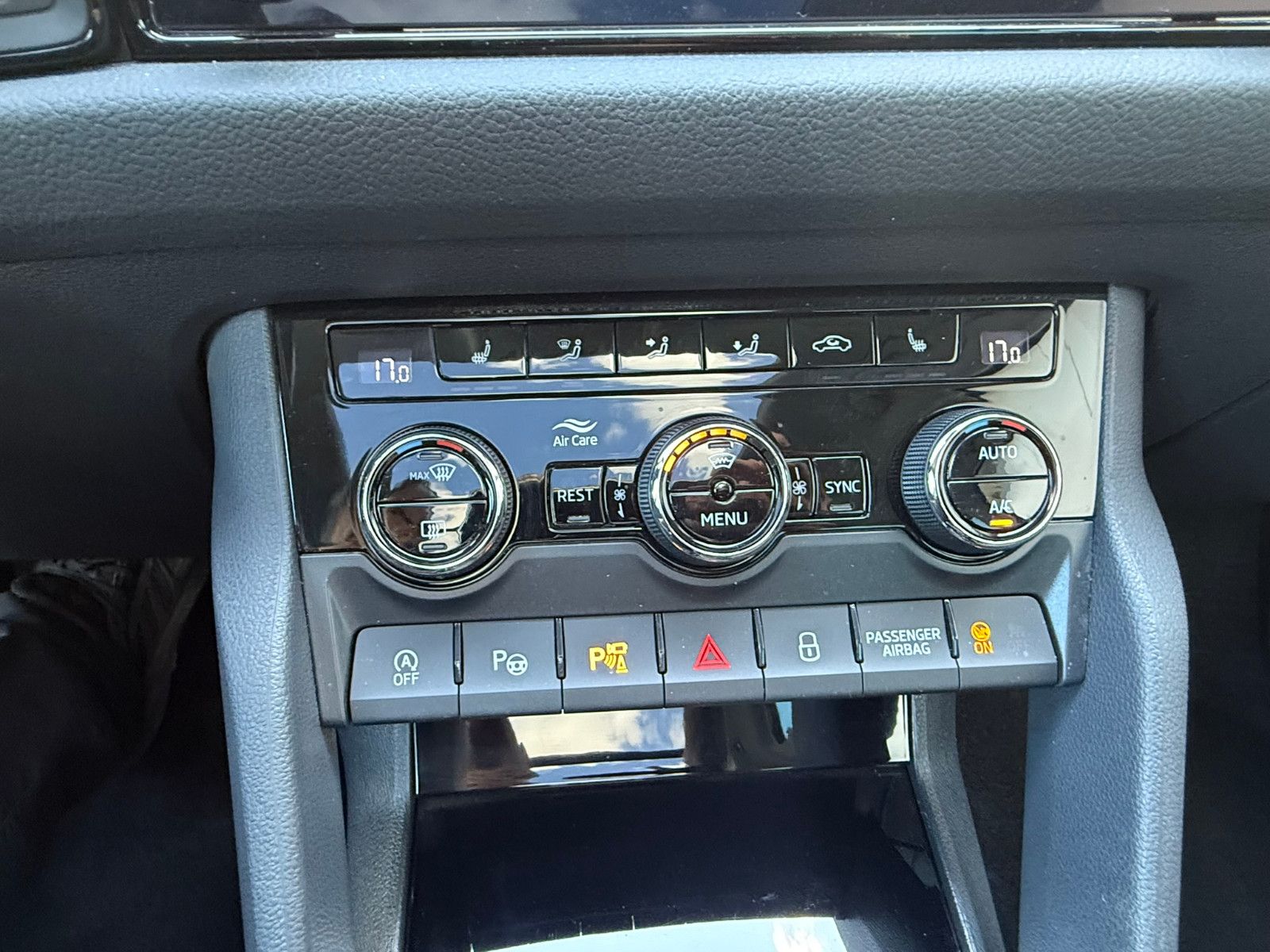 Fahrzeugabbildung SKODA Kodiaq Clever Navi,Sitzh.v+h,Alu,DSG,360°