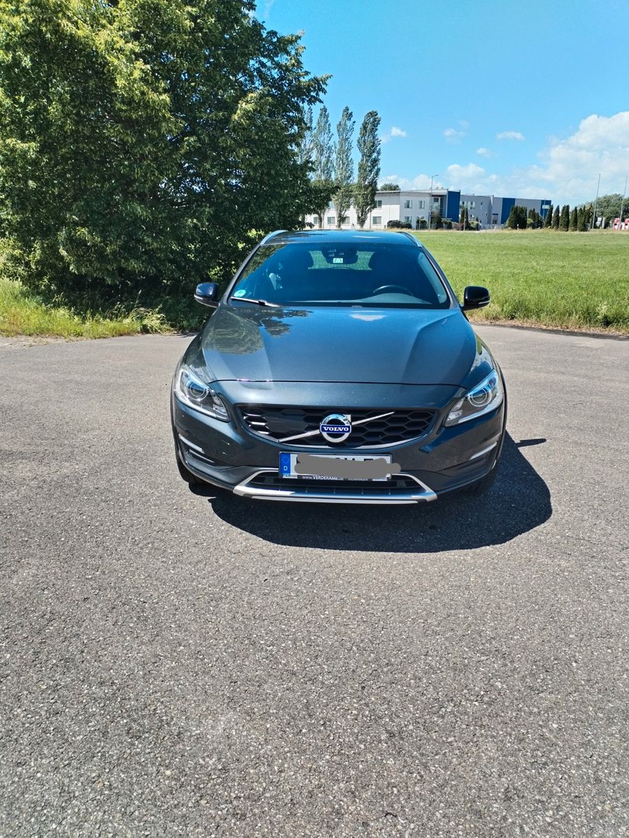 VOLVO V60 CC