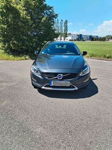 VOLVO V60 CC
