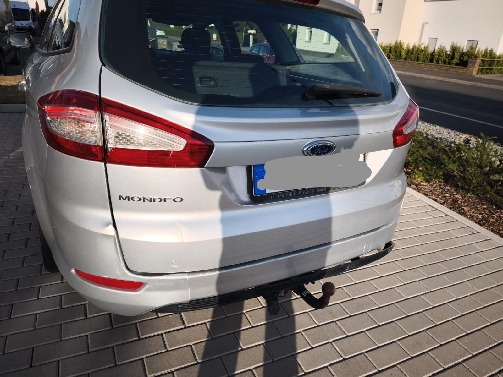 Ford Mondeo 2011 — вигляд ззаду