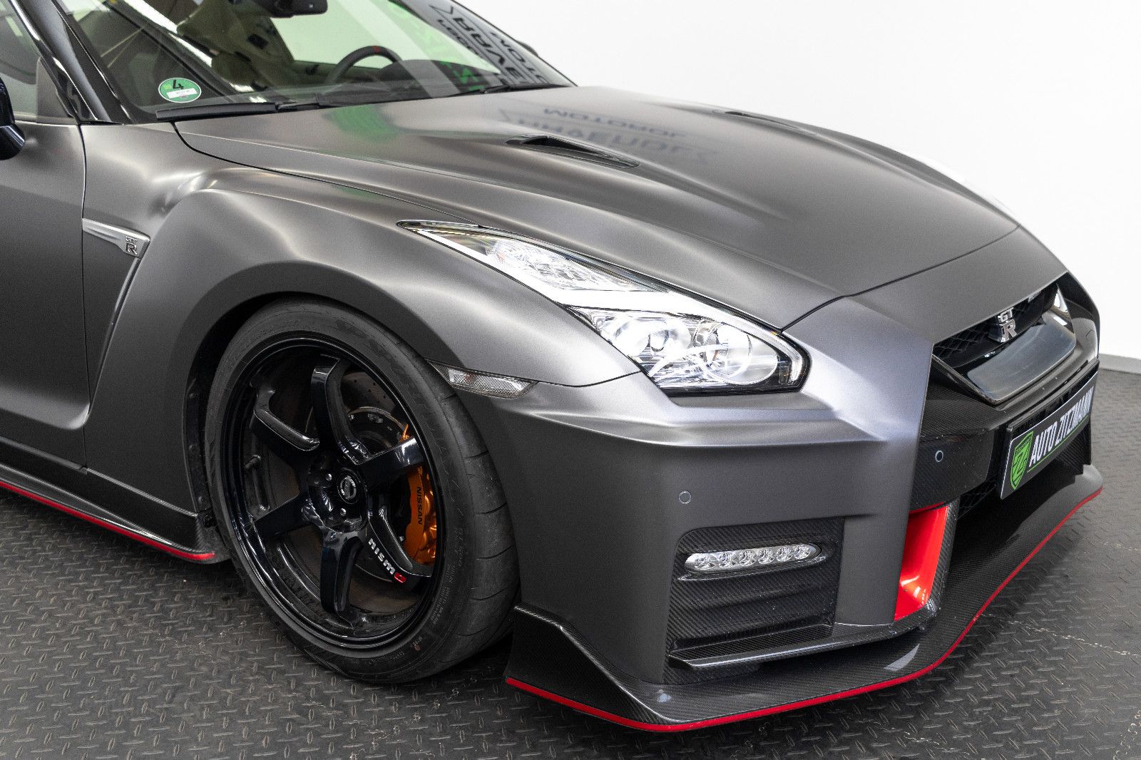 Fahrzeugabbildung Nissan GT-R 3.8l NISMO/CARBON/ÜBERROLLBÜGEL/SCHALENSITZ