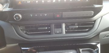 Fahrzeugabbildung Ford Tourneo Custom Bus 320 L1 Tourneo Titanium FWD