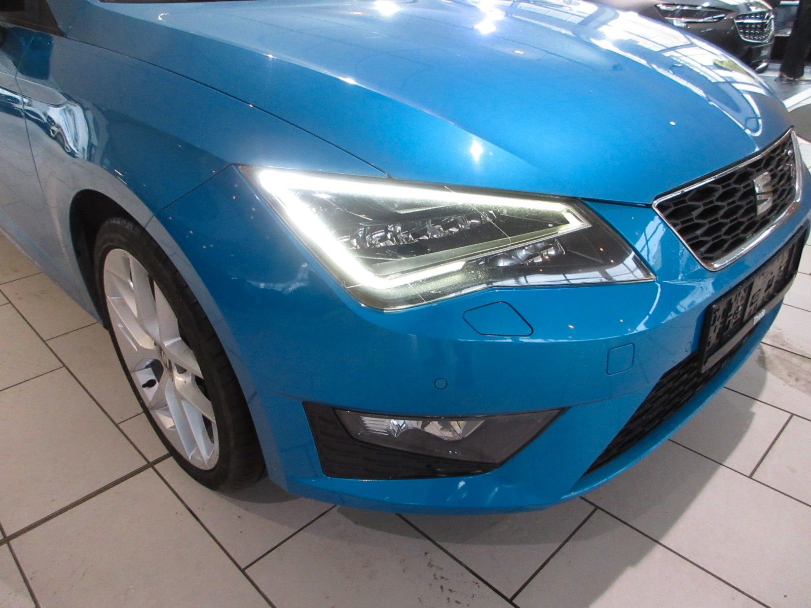 Fahrzeugabbildung SEAT Leon 1.8T FR LED/SHZ/PDC/18"ALU/TEMPOMAT