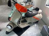 Vespa 300 GTV Sondermodell - Lampe unten - VESPA BEIGE ROLLER