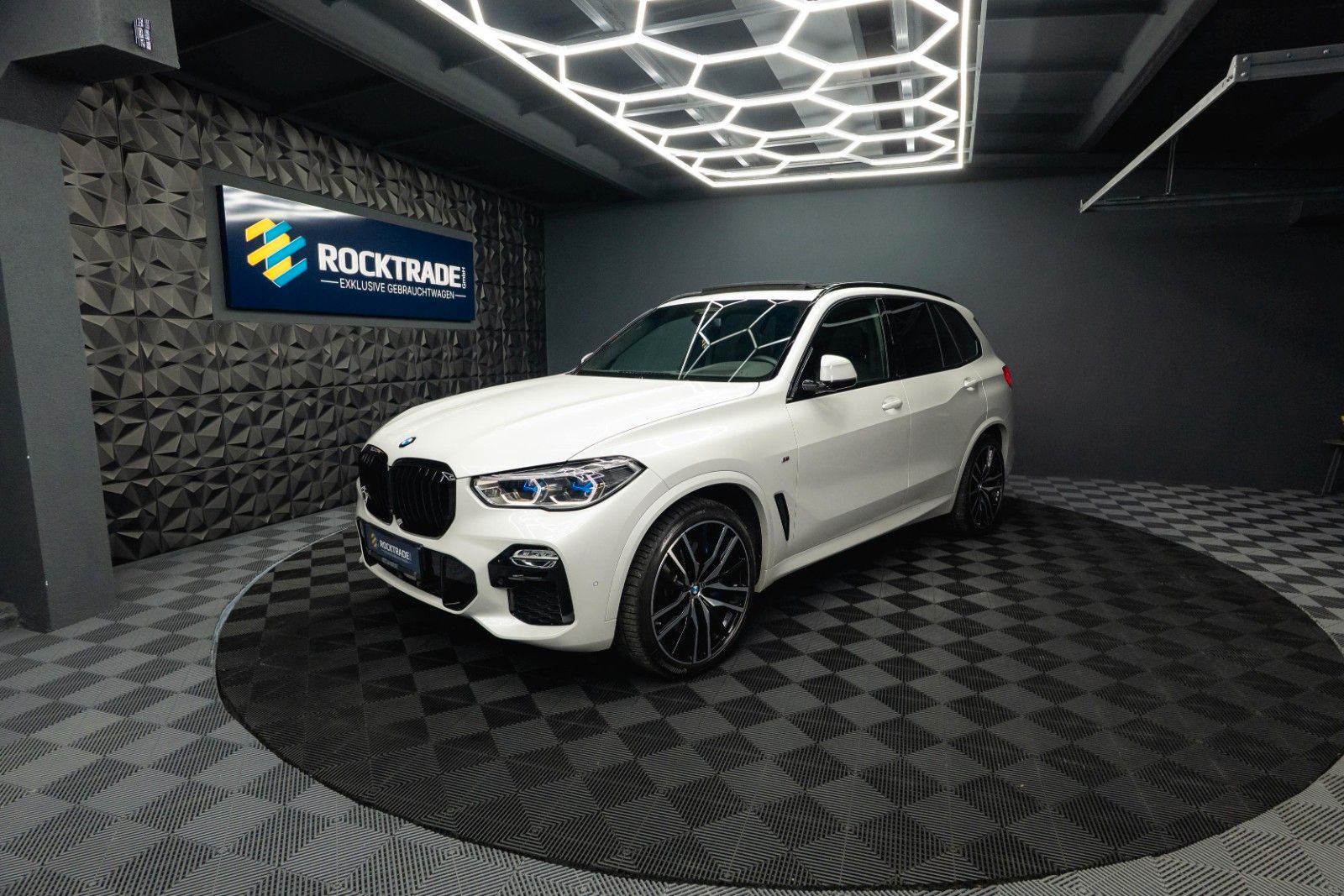 Fahrzeugabbildung BMW X5 M50i Shadow Line | ACC | Pano | Laser | Sky