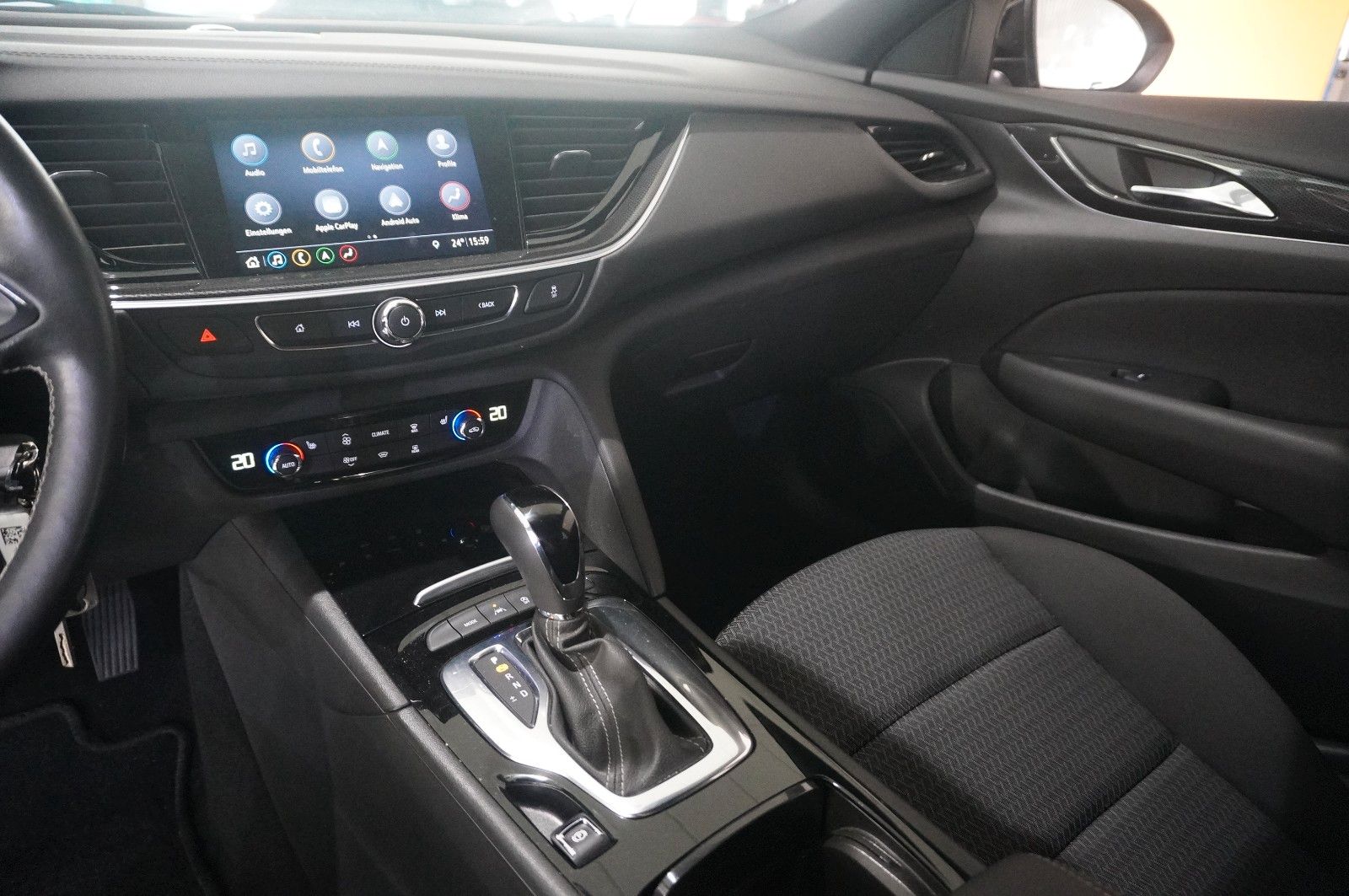 Fahrzeugabbildung Opel Insignia B ST 2.0T ELEGANCE NAVI/LED/VIRT./DAB+