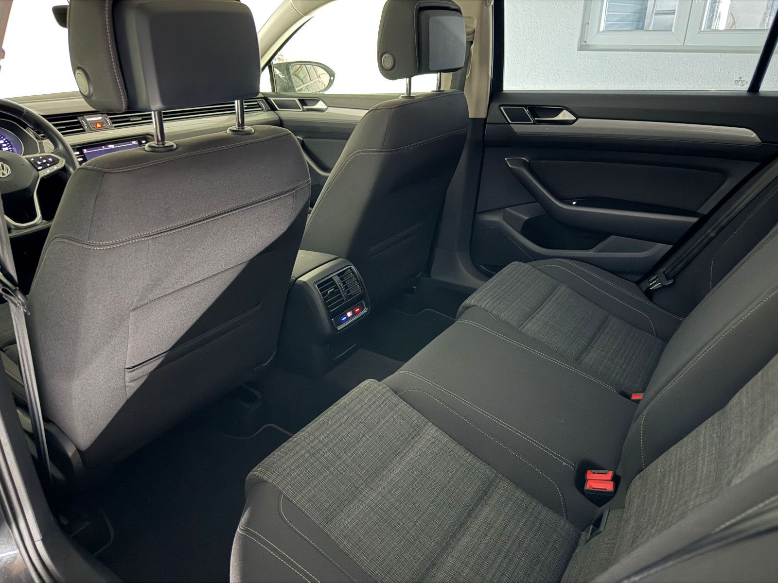 Fahrzeugabbildung Volkswagen Passat Variant 2.0 TDI Aut./MASSAGE/KAMERA/ACC