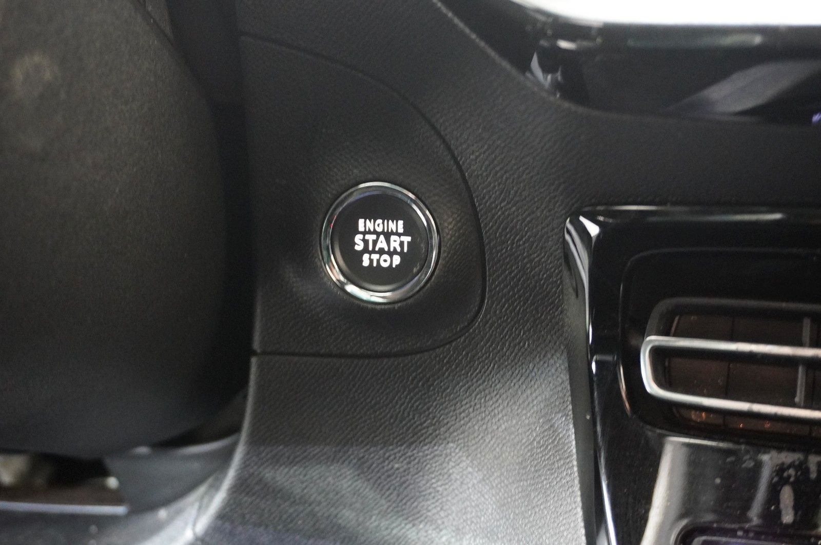 Fahrzeugabbildung Opel Mokka 1.2T ULTIMATE NAVI/LED/KAMERA/SPORT/DAB+