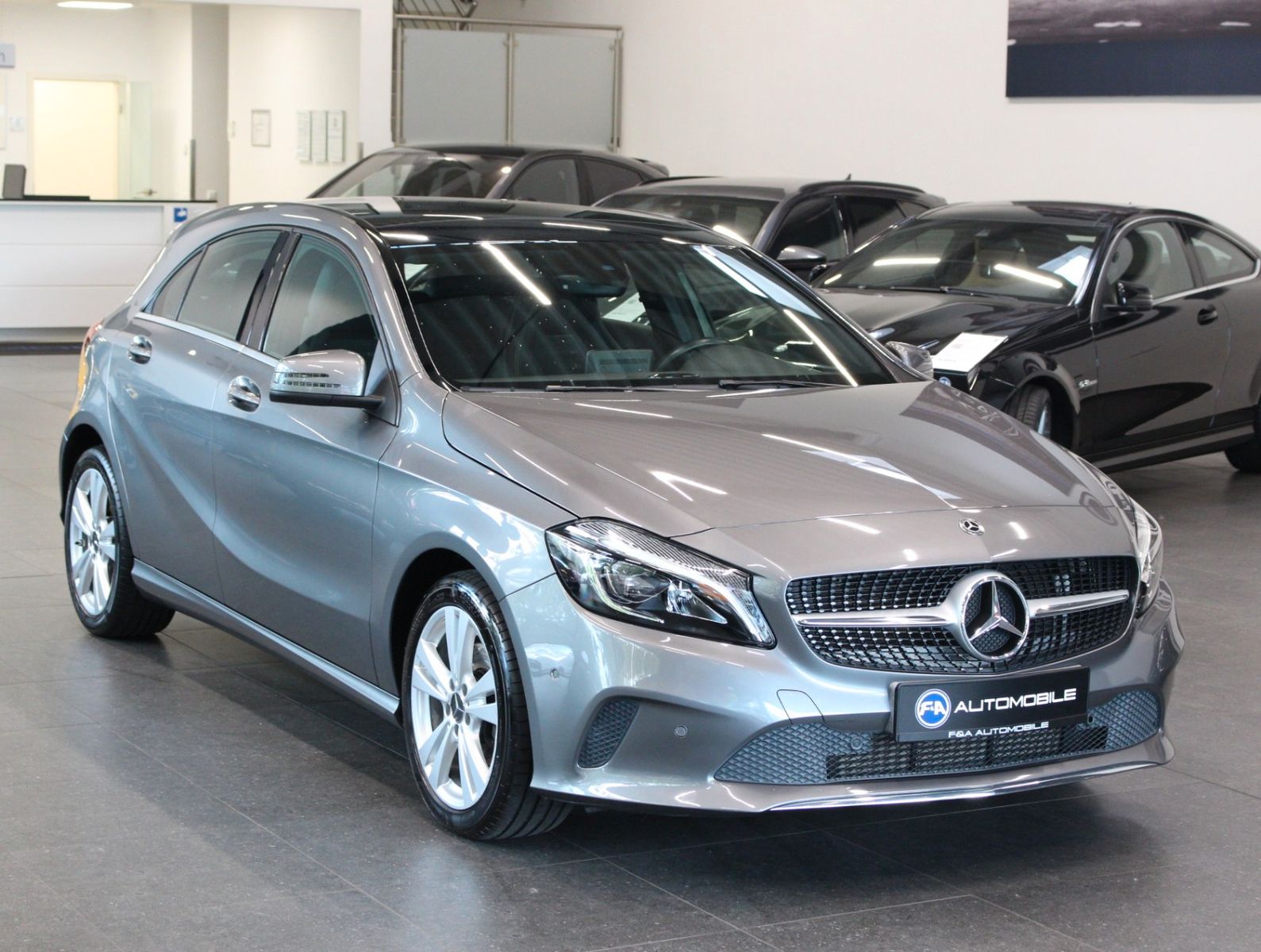 Fahrzeugabbildung Mercedes-Benz A 200 BlueEfficiency Urban 2. Hand*LED*Pano