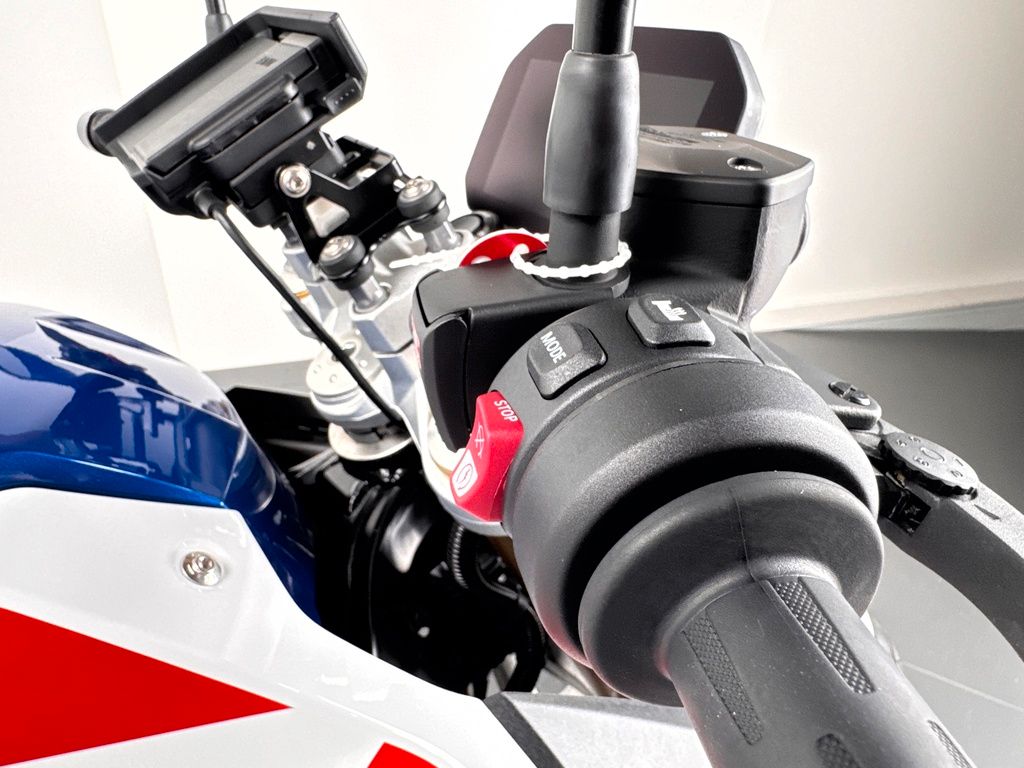 Fahrzeugabbildung BMW F900 R *NEUWERTIG *VOLL *1.HAND