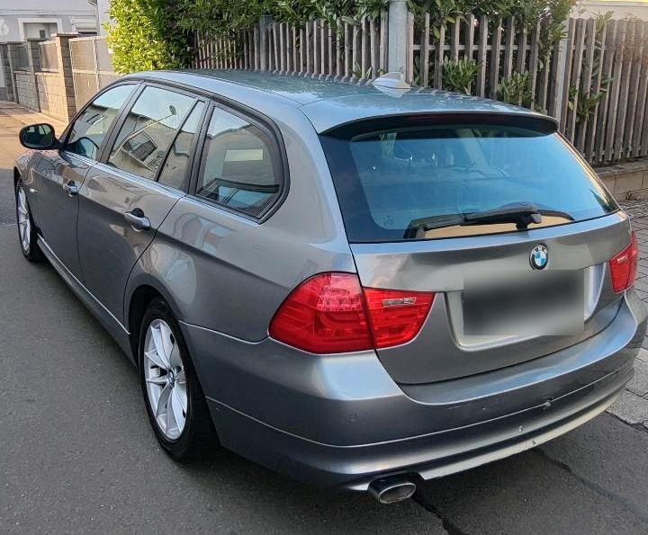 BMW 320 2012 — interior