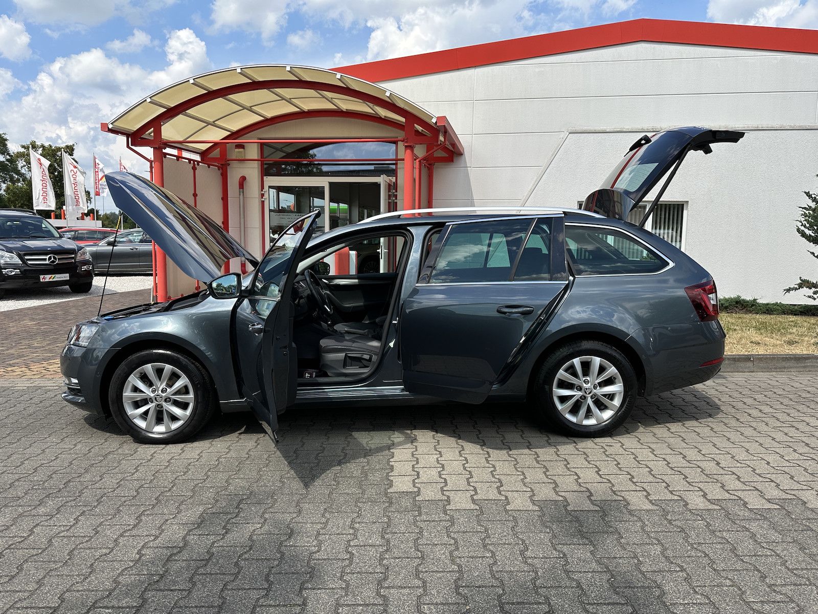 Fahrzeugabbildung SKODA Octavia Combi DSG /LED/NAVI/DAB/StandHz/Lane/BSP