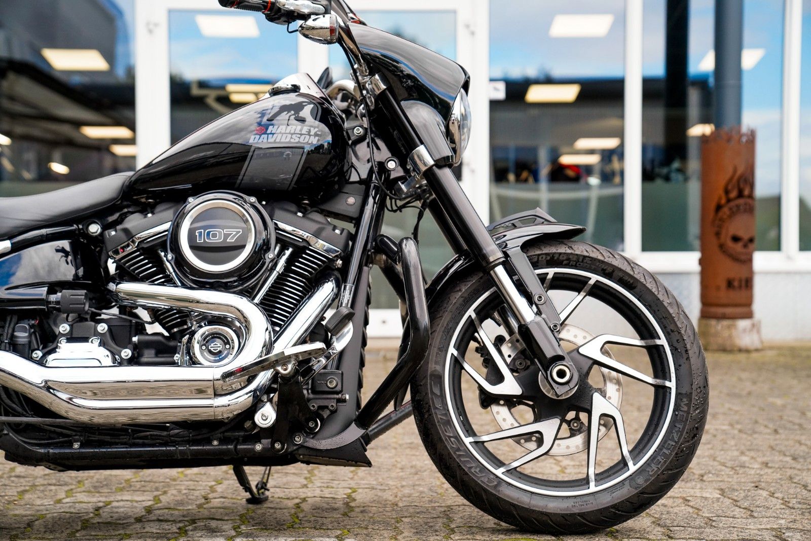 Fahrzeugabbildung Harley-Davidson FLSB Sport Glide 107 cui - Jekill & Hyde