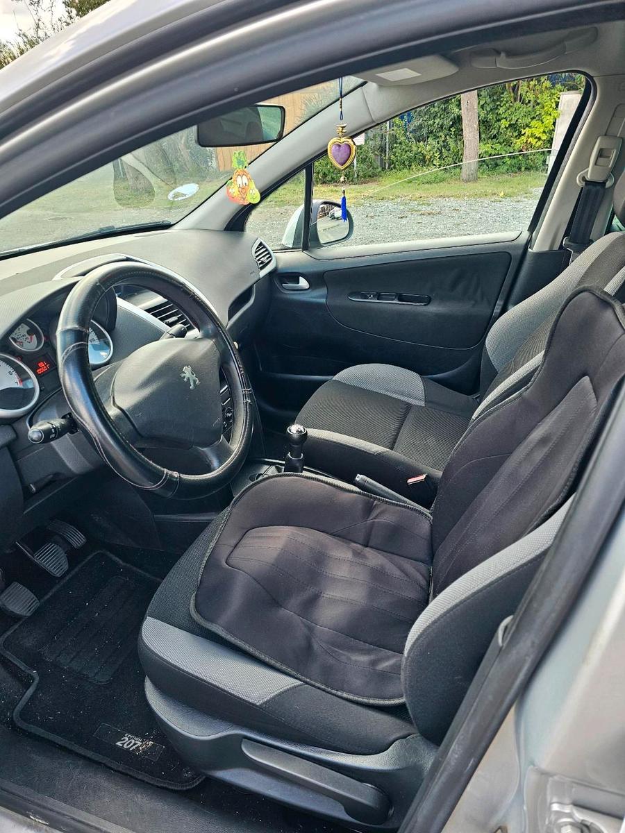 Peugeot 207 2011 — photo 9