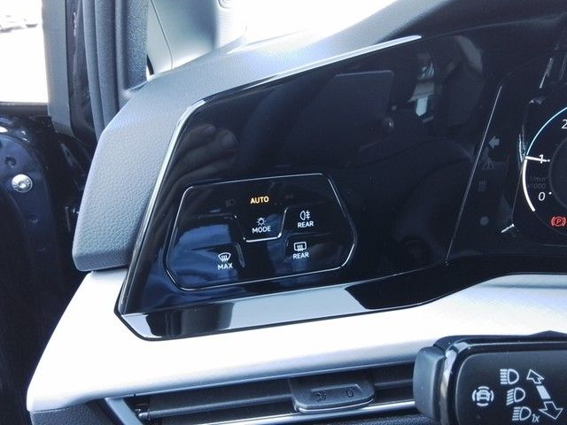 Fahrzeugabbildung Volkswagen Golf VIII Variant 2.0 TDI Life Navi LED ACC PDC