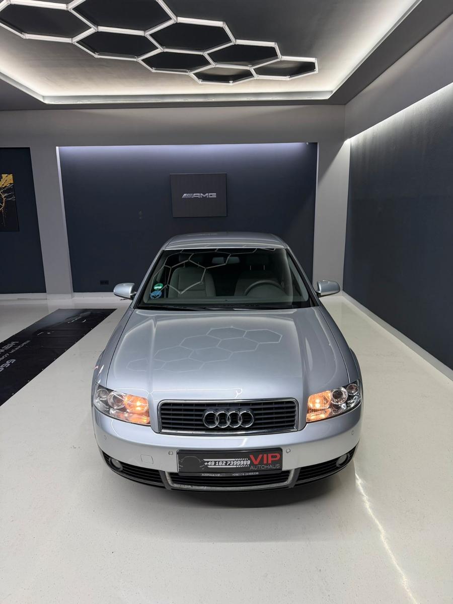 Audi A4 2.0 FSI NEU SERVICE,NEU TÜV;TOP ZUSTAND